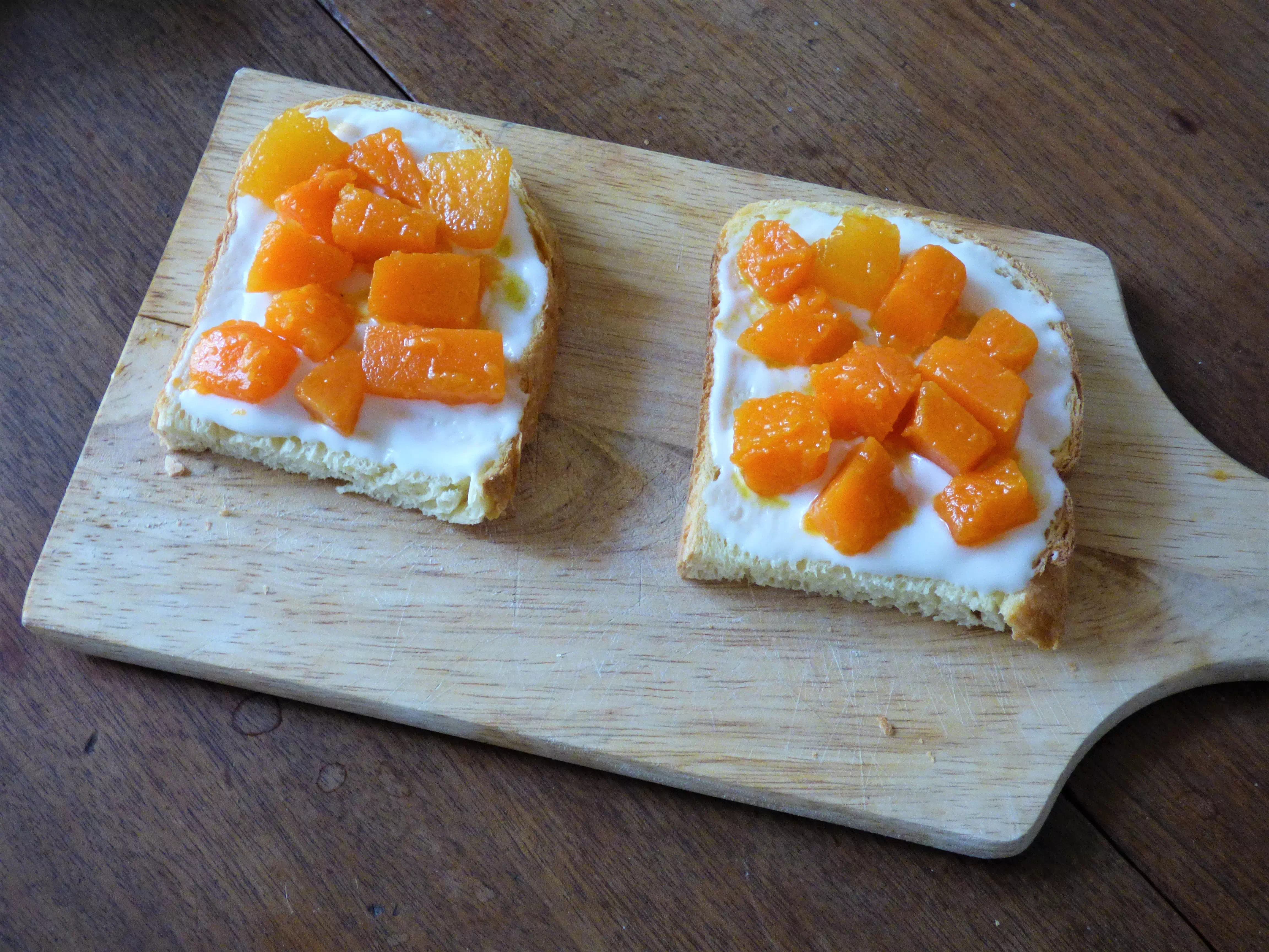 Foto bruschetta autunnale toast