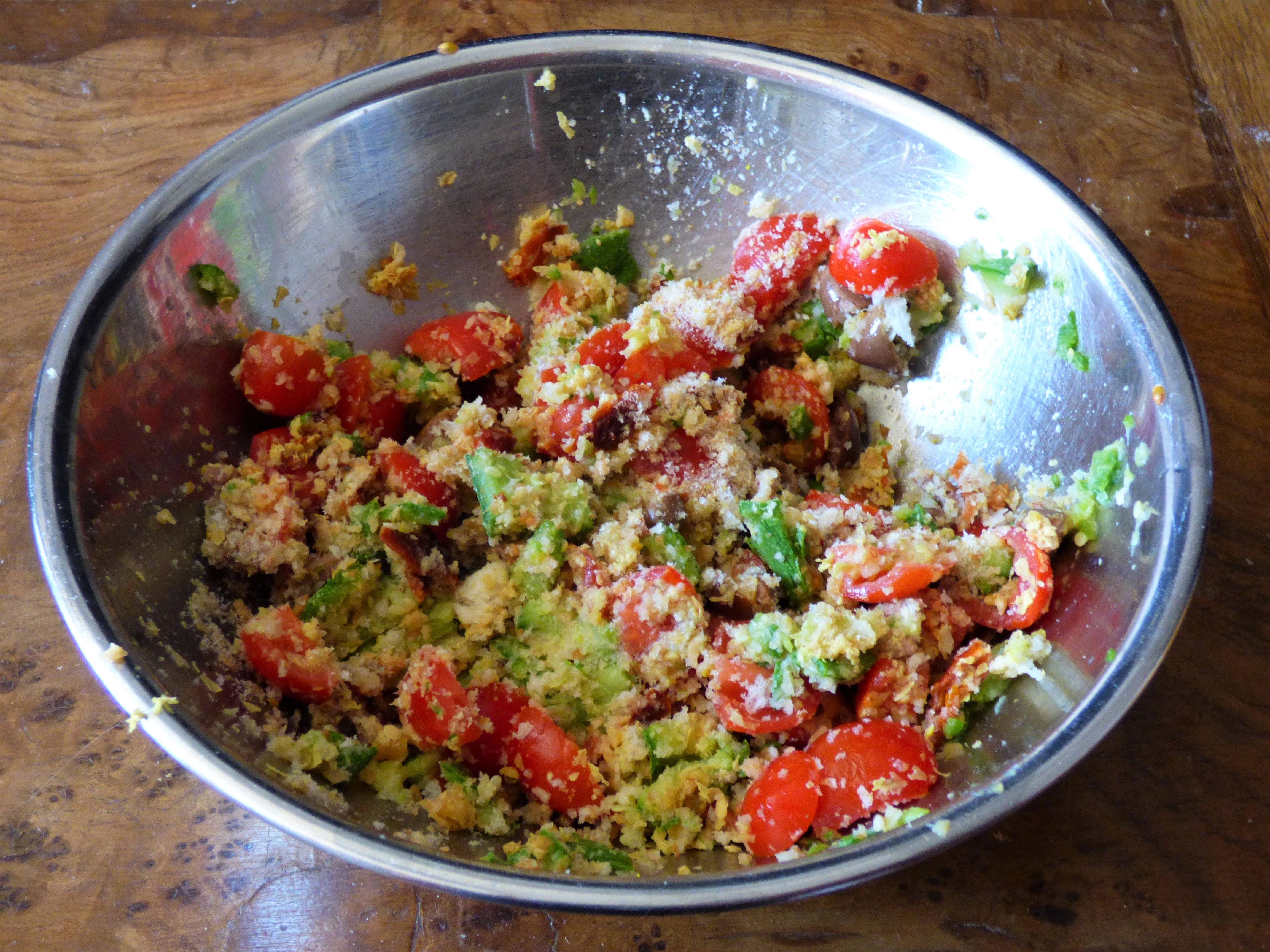 Foto fiori di zucchina ripieni vegani