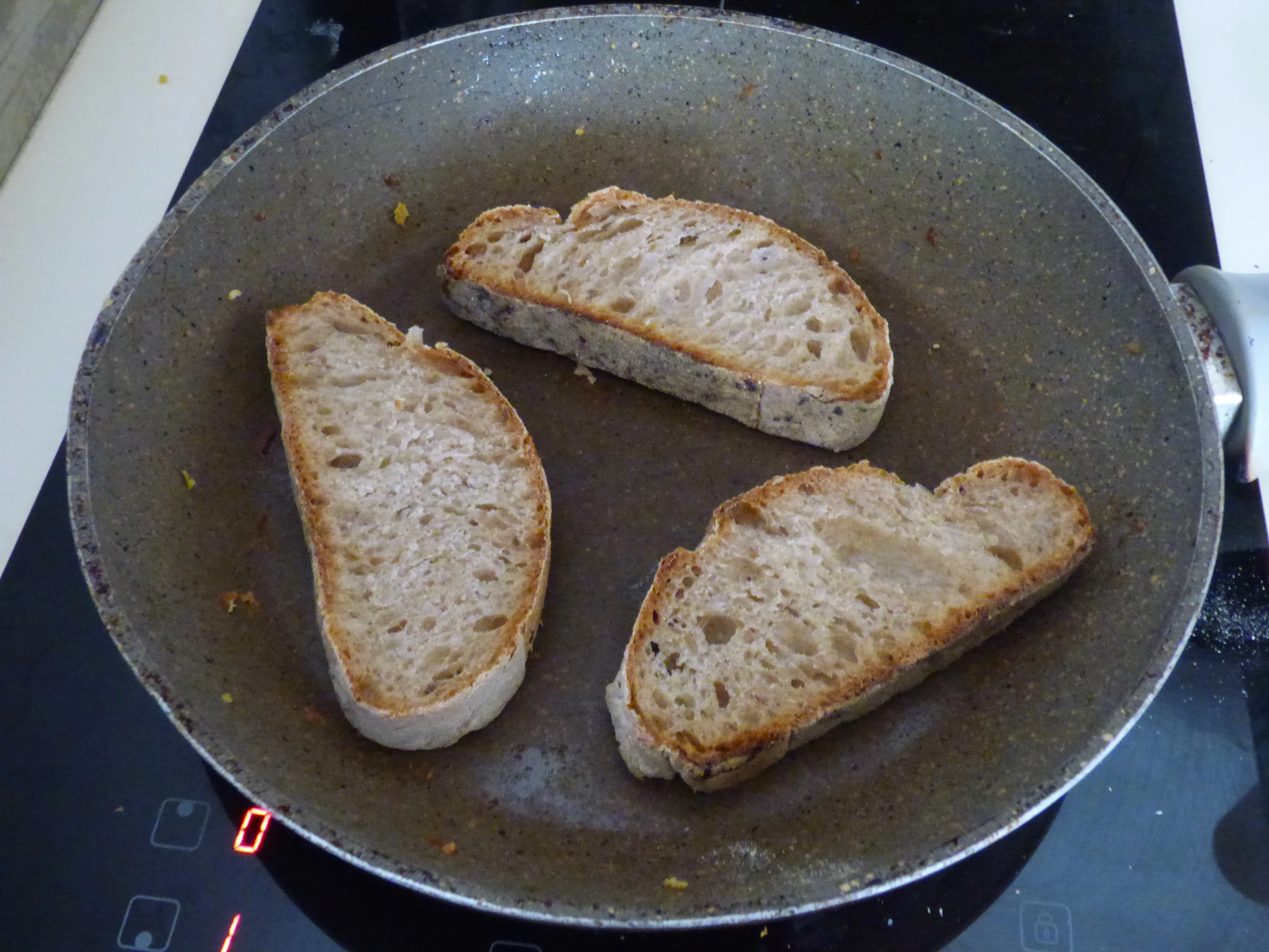 Foto pan con tomate