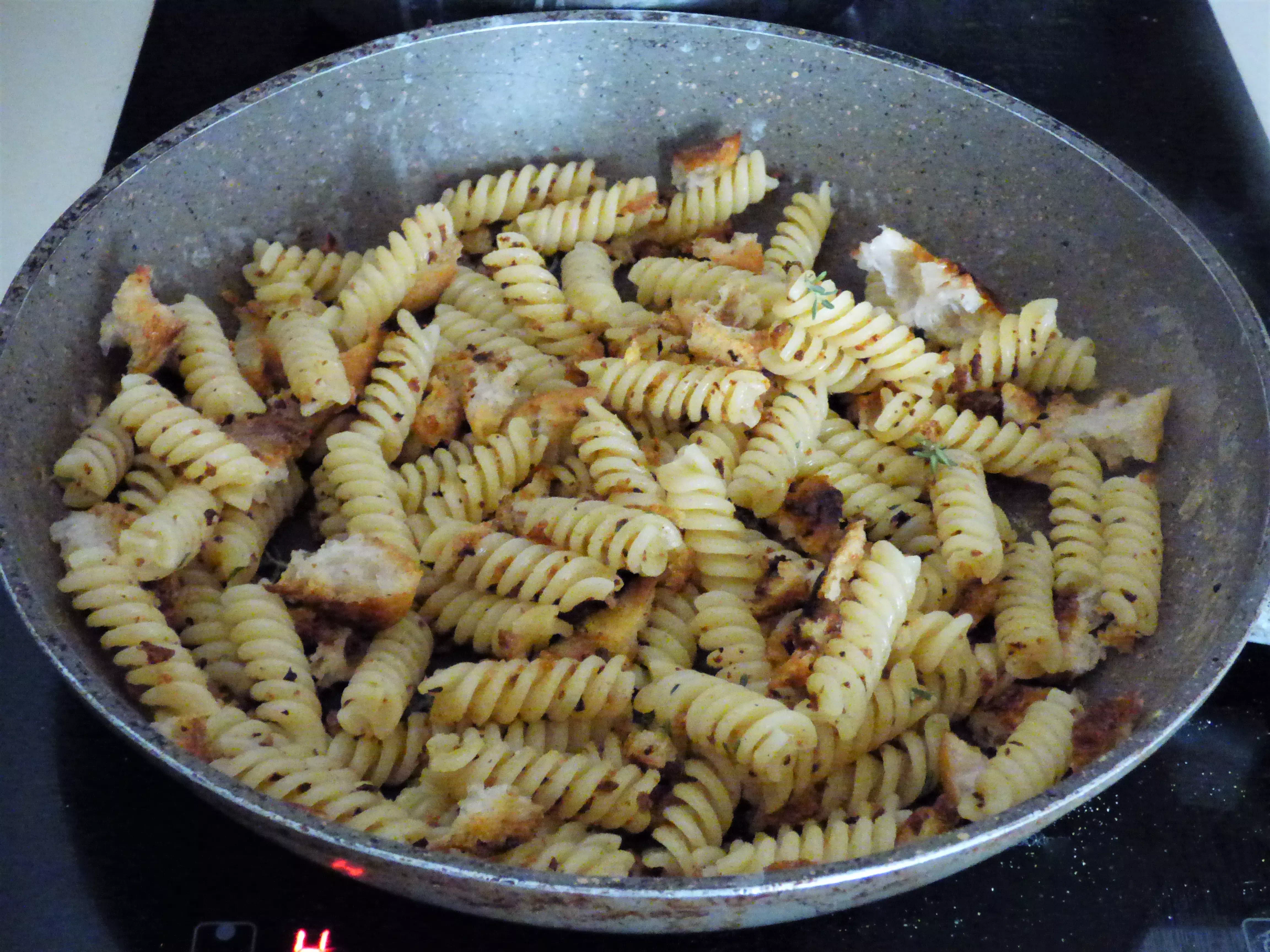 Foto fusilli con la mollica vegani