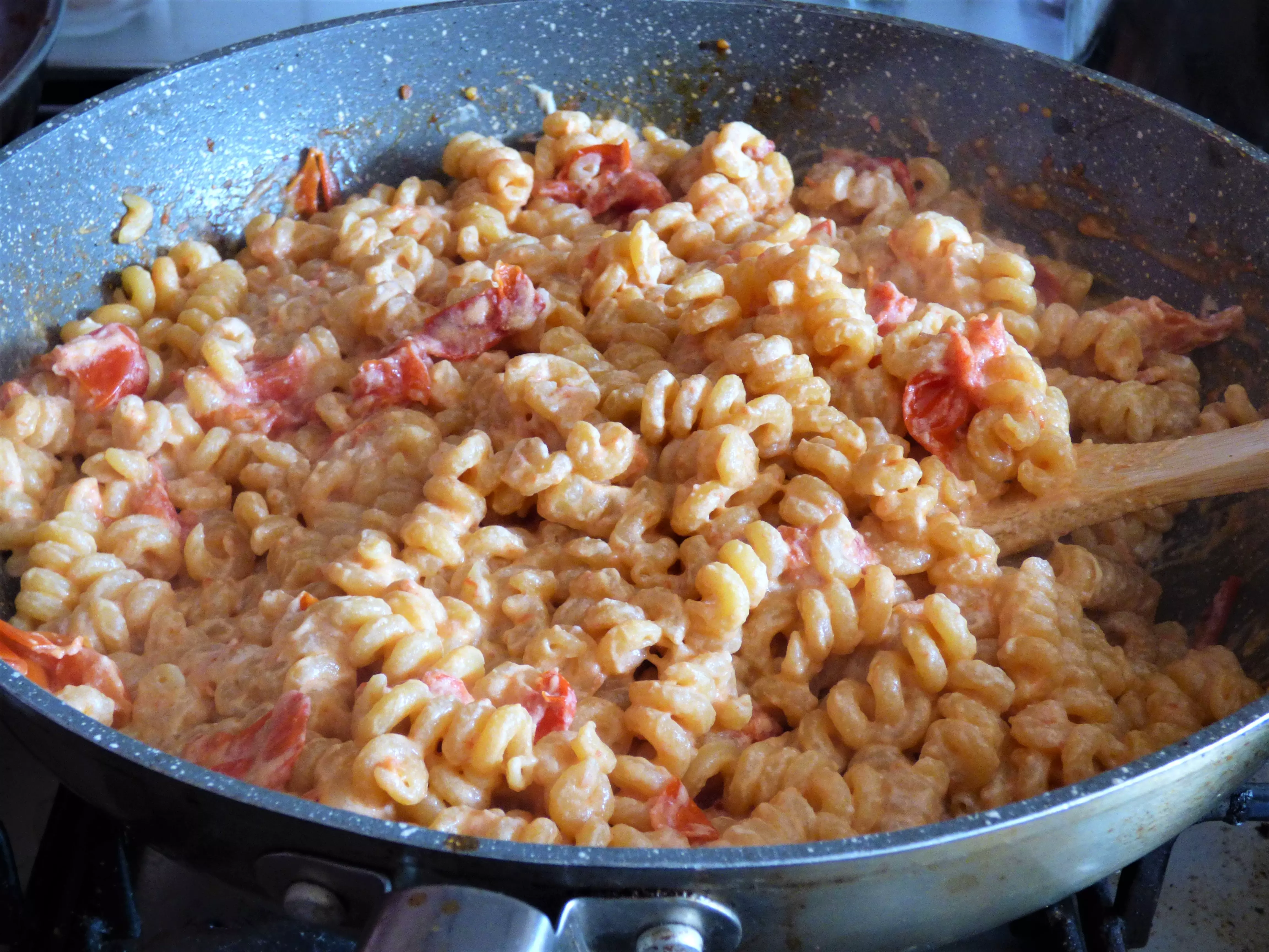 Foto pasta pomodorini e ricotta di mandorle