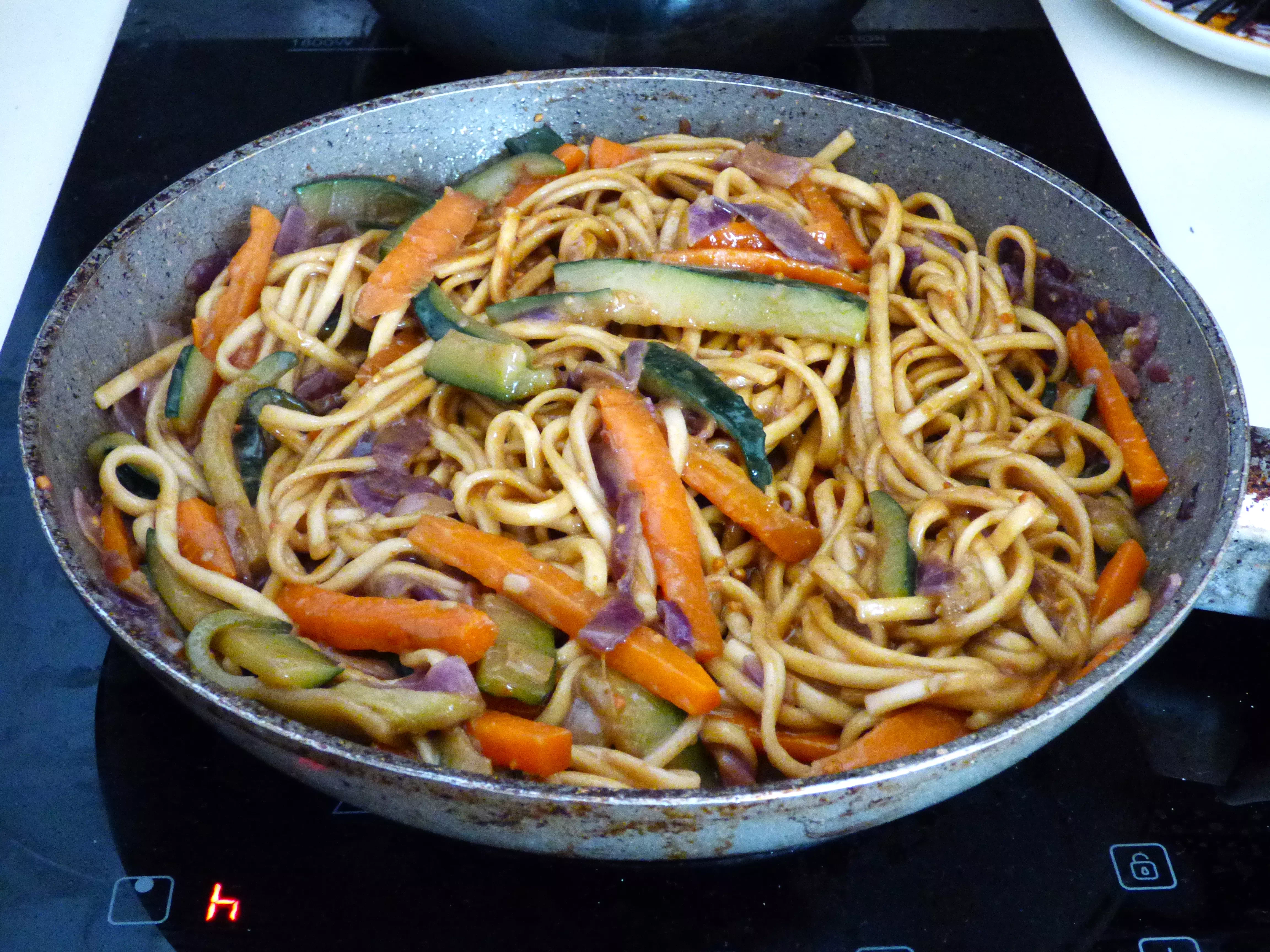 Foto yaki udon vegani